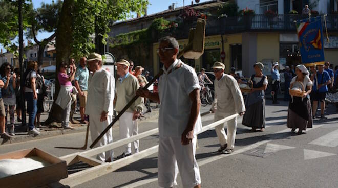 Il corteo dell'Anello