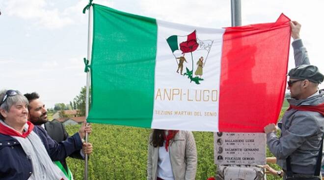 L'Anpi di Lugo presso il cippo dei martiri del Senio, 25 aprile 2017