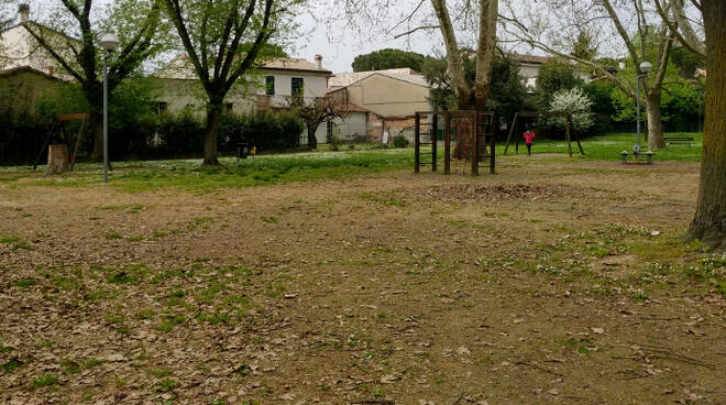 La desolazione del parco Gugu in via Augusta Rasponi, borgo San Biagio