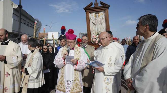 La processione di oggi pomeriggio con il Vescovo Mons. Ghizzoni