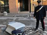 Carabinieri davanti alla filiale della Bper di Piangipane