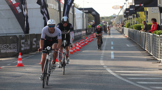 Un momento dell'Ironman, gara di Triathlon a Cervia