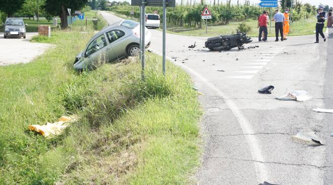 Scontro tra un’auto e una moto nel faentino: muore centauro