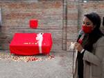 Inaugurata la panchina rossa in memoria di Elisa Bravi