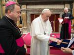 Da Ravenna una delegazione ha portato a Papa Francesco lo scorso 10 ottobre la croce d’oro che Paolo VI donò, nel 1965, alla città,