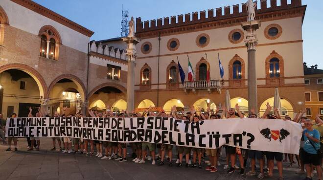 ultras ravenna in protesta 