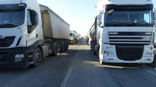 protesta autotrasportatori porto di ravenna 23/02/2022