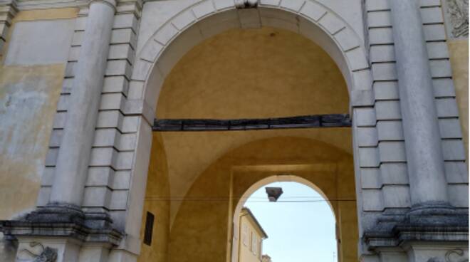 Porta Adriana Incuria_1