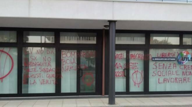 vandali no vax sede sindacati Ravenna 14 ottobre 2022