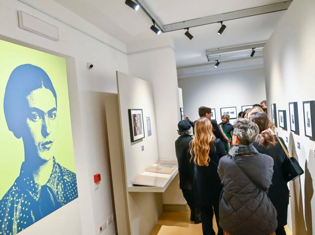 Aperta a Riccione la mostra fotografica su Frida Kahlo Una vita