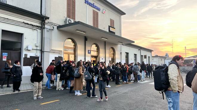 Passeggeri in attesa del pullman