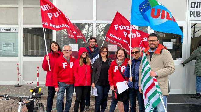 Sit-in davanti al Tribunale di Ravenna