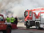 Mezzano: incendio alla discarica temporanea di rifiuti dell'alluvione