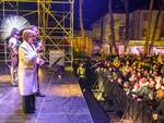 Capodanno a Riccione: oltre cento si tuffano in mare. Migliaia in piazza