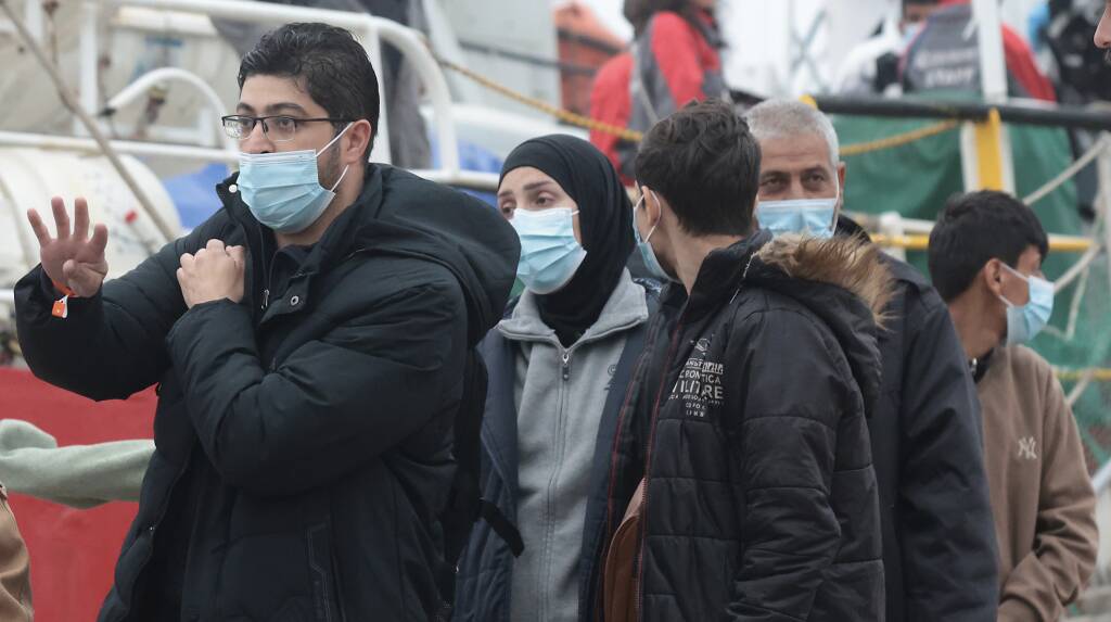 migranti sbarco Ravenna