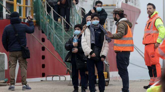 migranti sbarco Ravenna