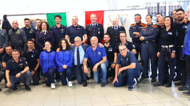 squadra della Polizia di Stato 