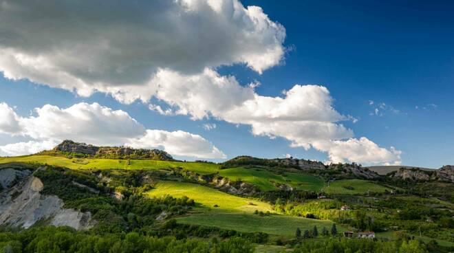 collina, vena del gesso, cielo sereno 