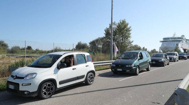 Porto Corsini residenti protestano contro le crociere