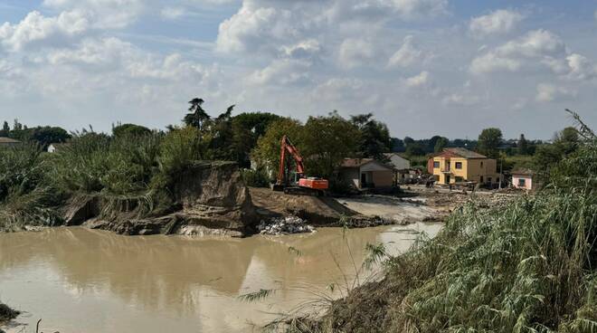 Alluvione Traversara. Installata nelle campagne idrovora ad alto pompaggio. Sopralluogo di de Pascale settembre 2024