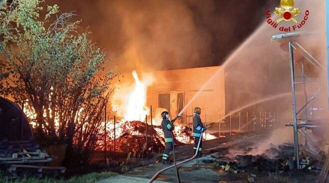 incendio capannone forlì